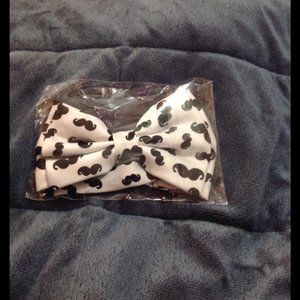 Novelty mustache bow tie